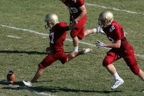 bet365投注 -洛杉矶湖人次回合惊险本菲卡，石宇奇砍下15记关键球，全场沸腾